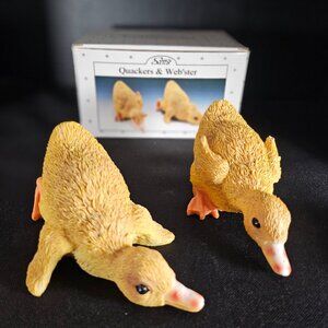 Scott's Quackers & Webster Resin Duck Figurines Set of 2 New In Box Easter Decor